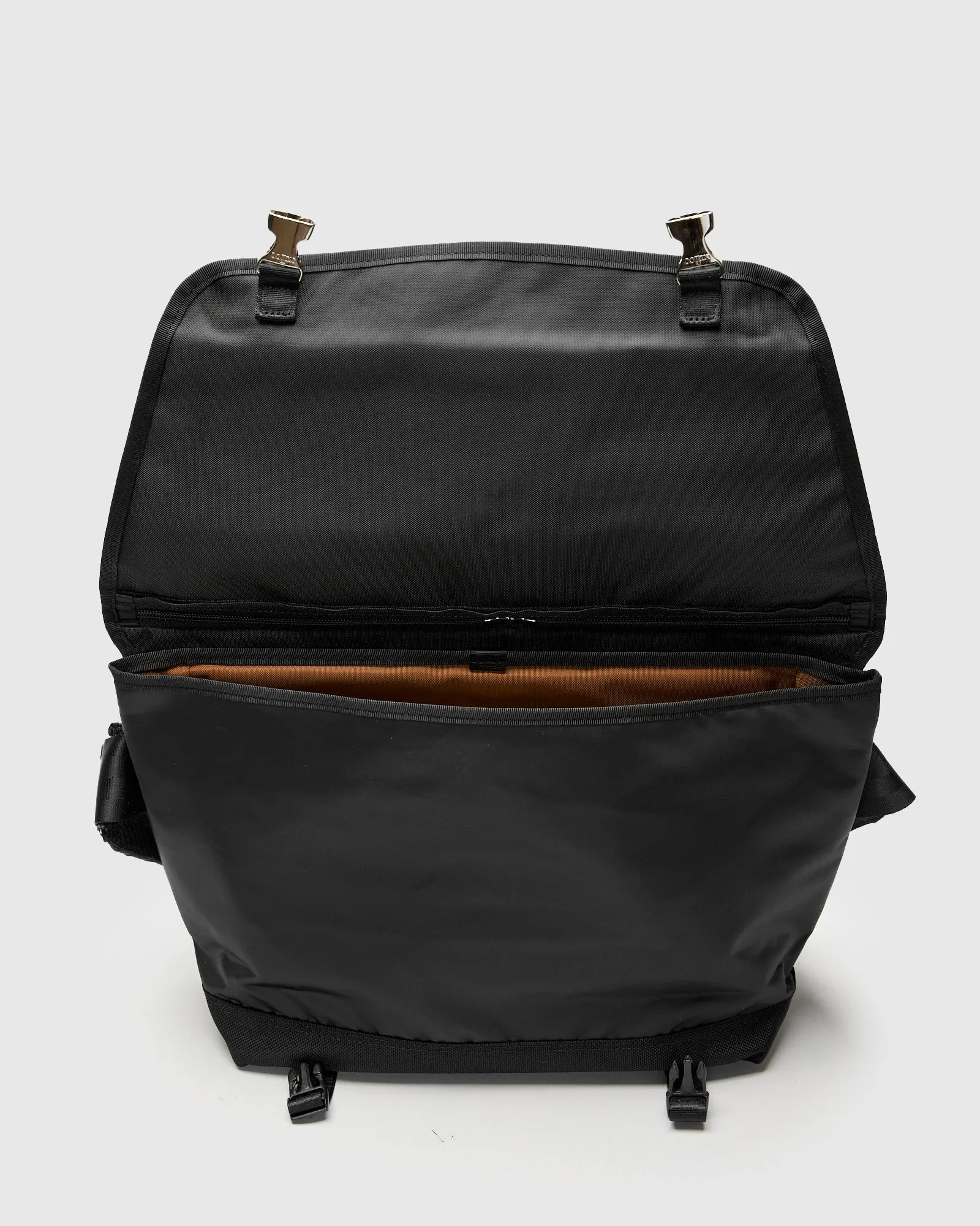 Lightning V2 Messenger Bag in Black